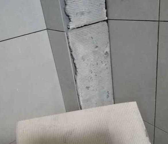 梁子湖瓷砖空鼓维修公司分享下厨房瓷砖脱落的补救措施。